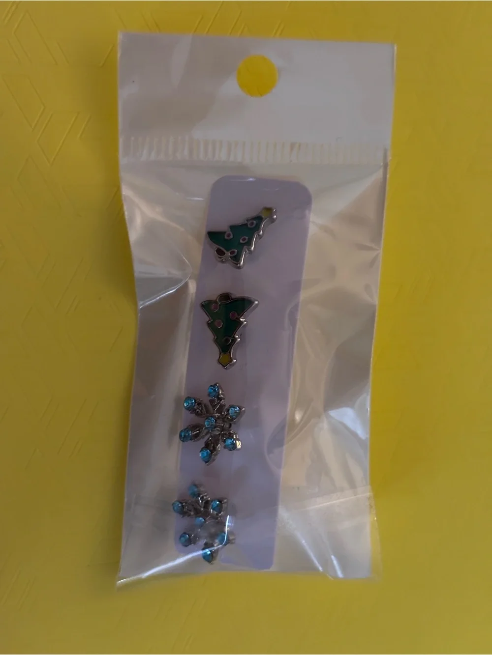 Kids Christmas Tree & Snowflake Stud Earrings - Green & Blue Hypoallergenic